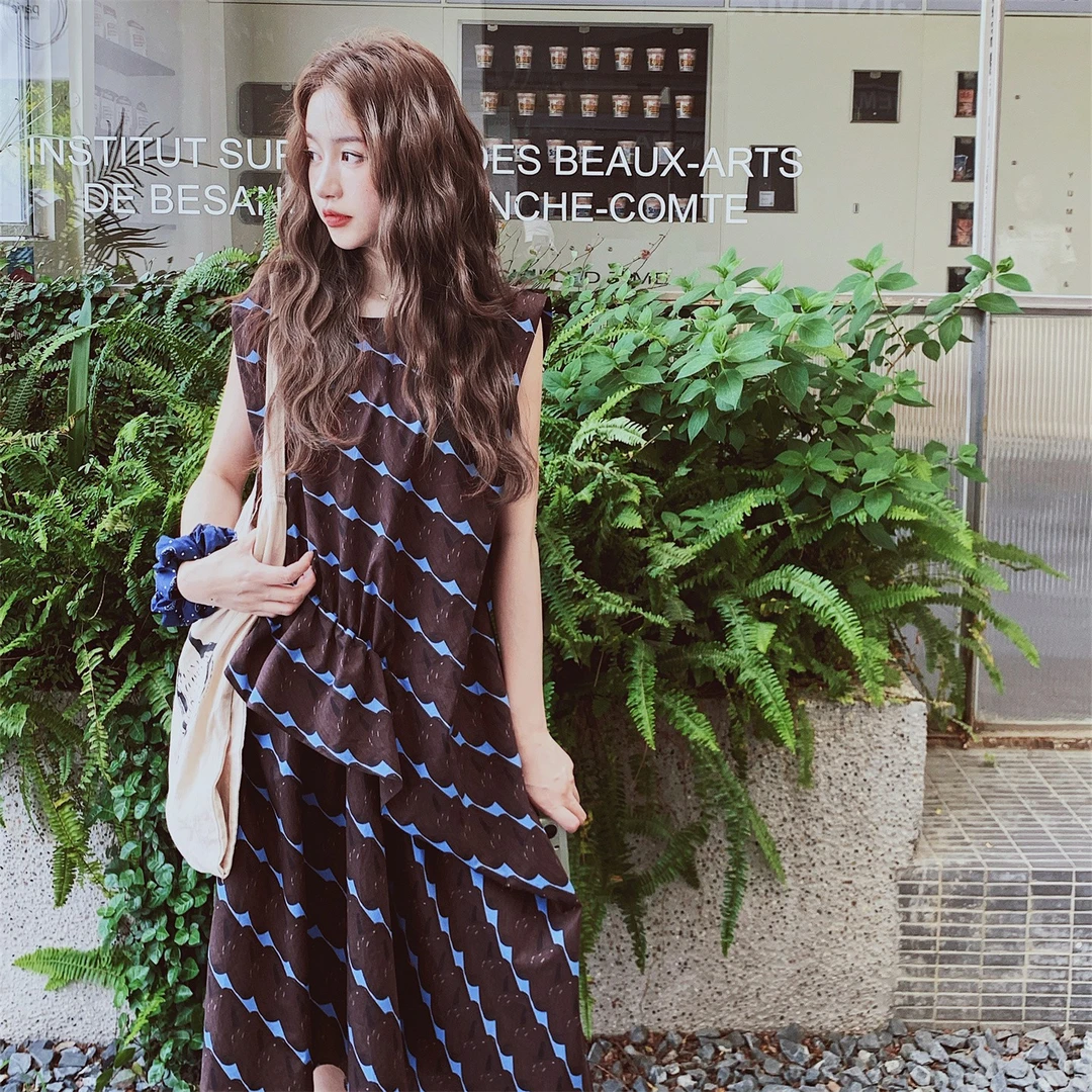 无袖连衣裙女士2025新款夏季设计感小众气质高级感不规则下摆裙子