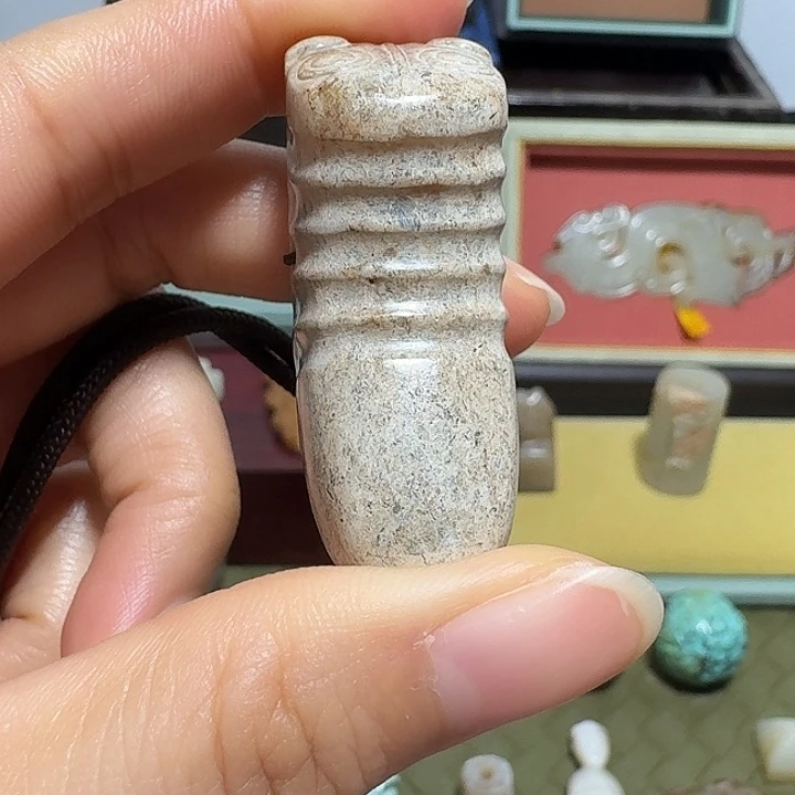 今***约和田玉未镶嵌颈饰