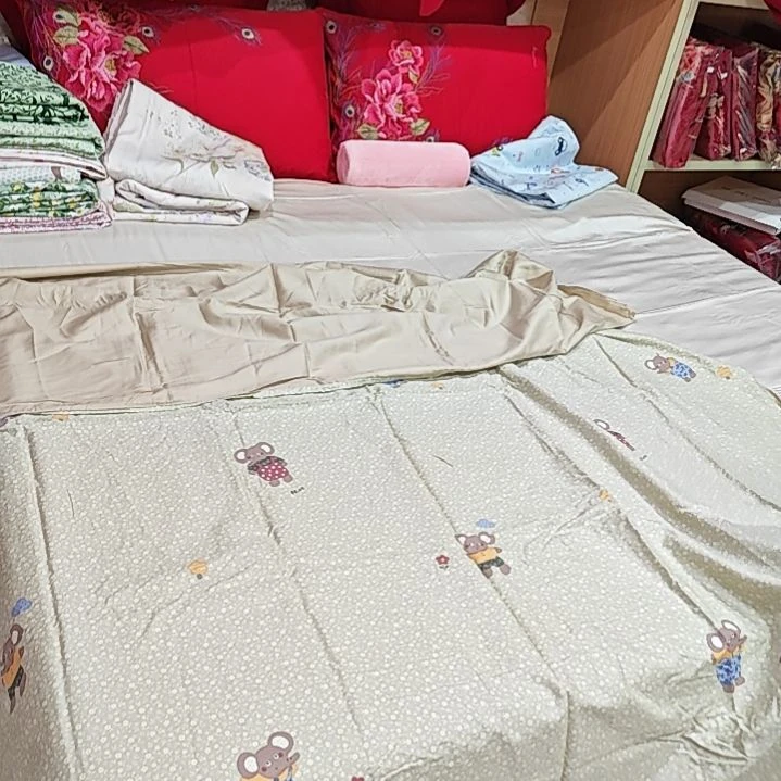 马正身毛原驼毛天丝被套ab版1.5×2.0a版印花b板卡其色。