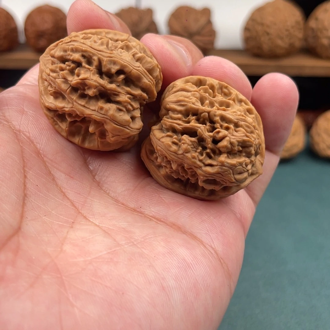 ?**?文玩核桃山地小粗筋33