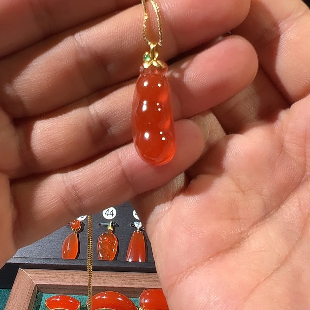 南红玛瑙18K金镶嵌颈饰