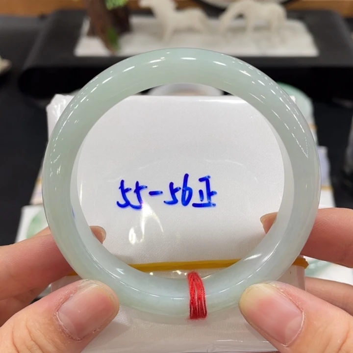 翡翠手镯未镶嵌缅甸天然翡翠