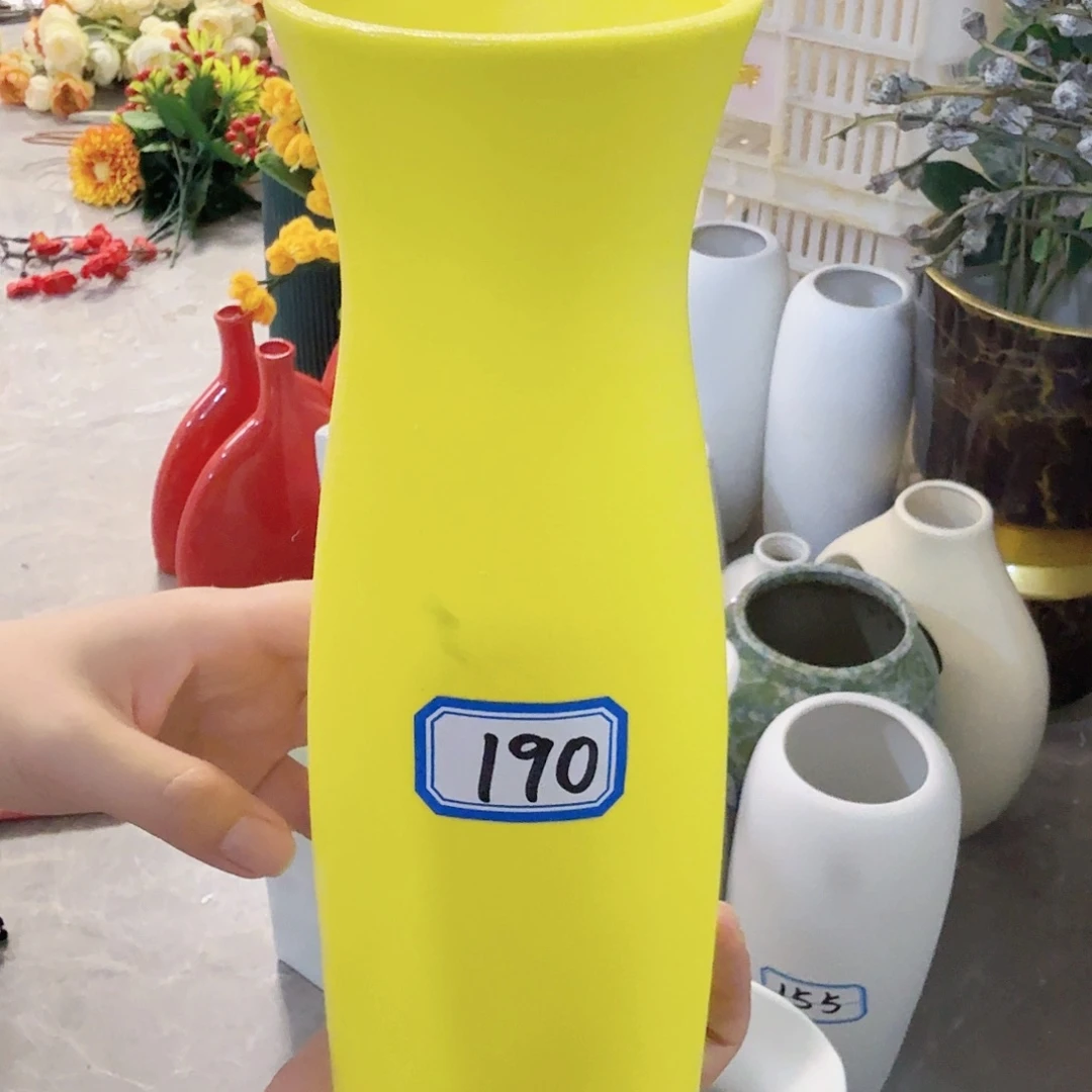 190号黄色陶瓷24厘米微瑕一个
