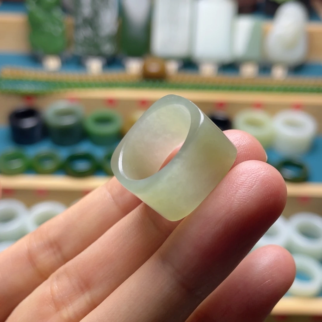 和田玉未镶嵌戒指