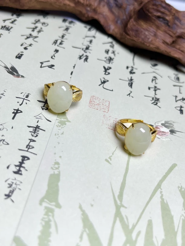 西亚珠宝JY81-和田玉冰晴水蛋面戒指16*12*7多样性发其一