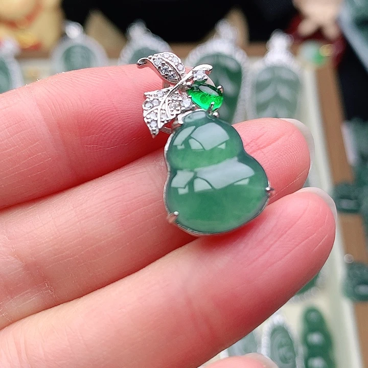 颈饰未镶嵌翡翠吊坠