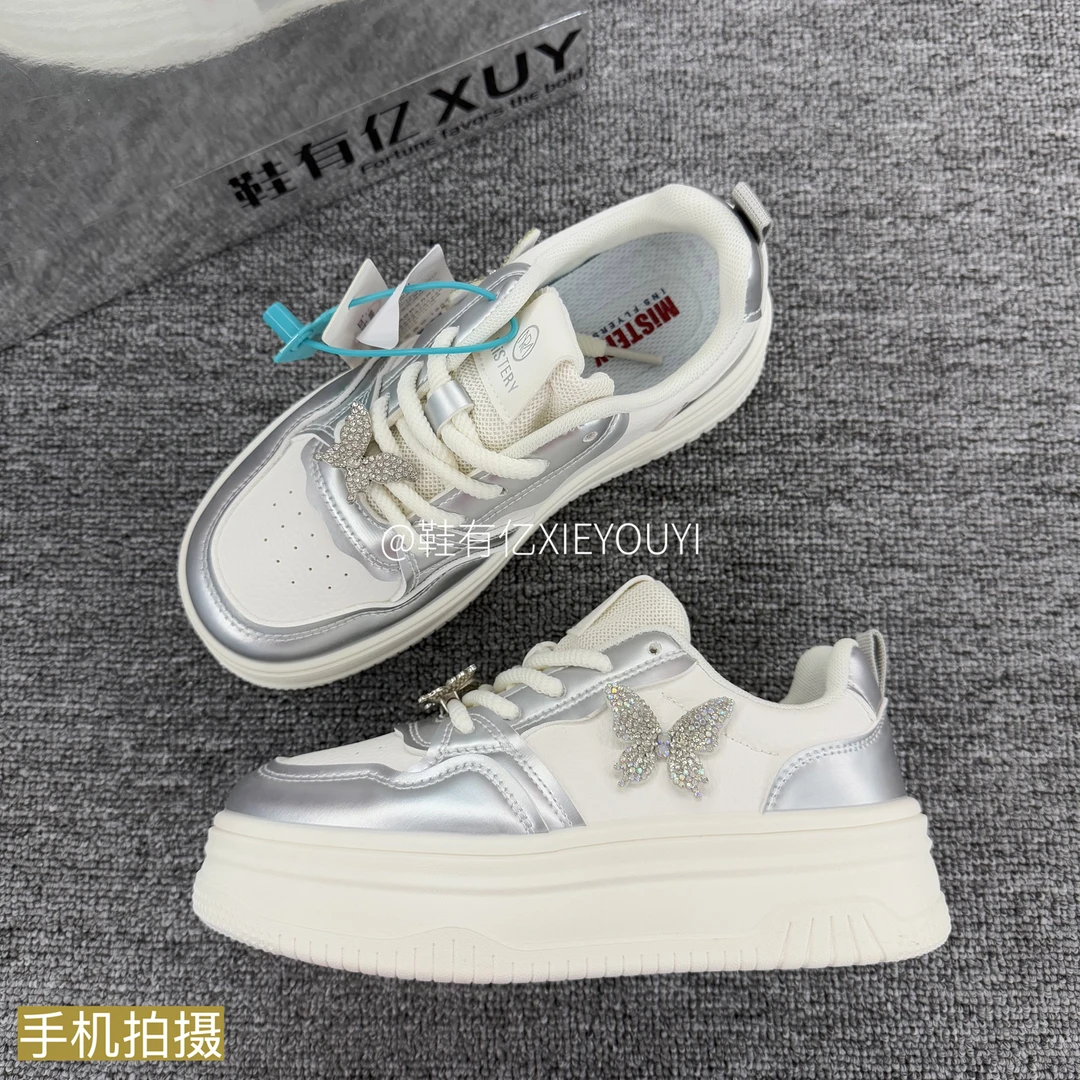 鞋有亿 2025秋冬新款时尚潮流时尚百搭银色鞋女厚底鞋子小众板鞋