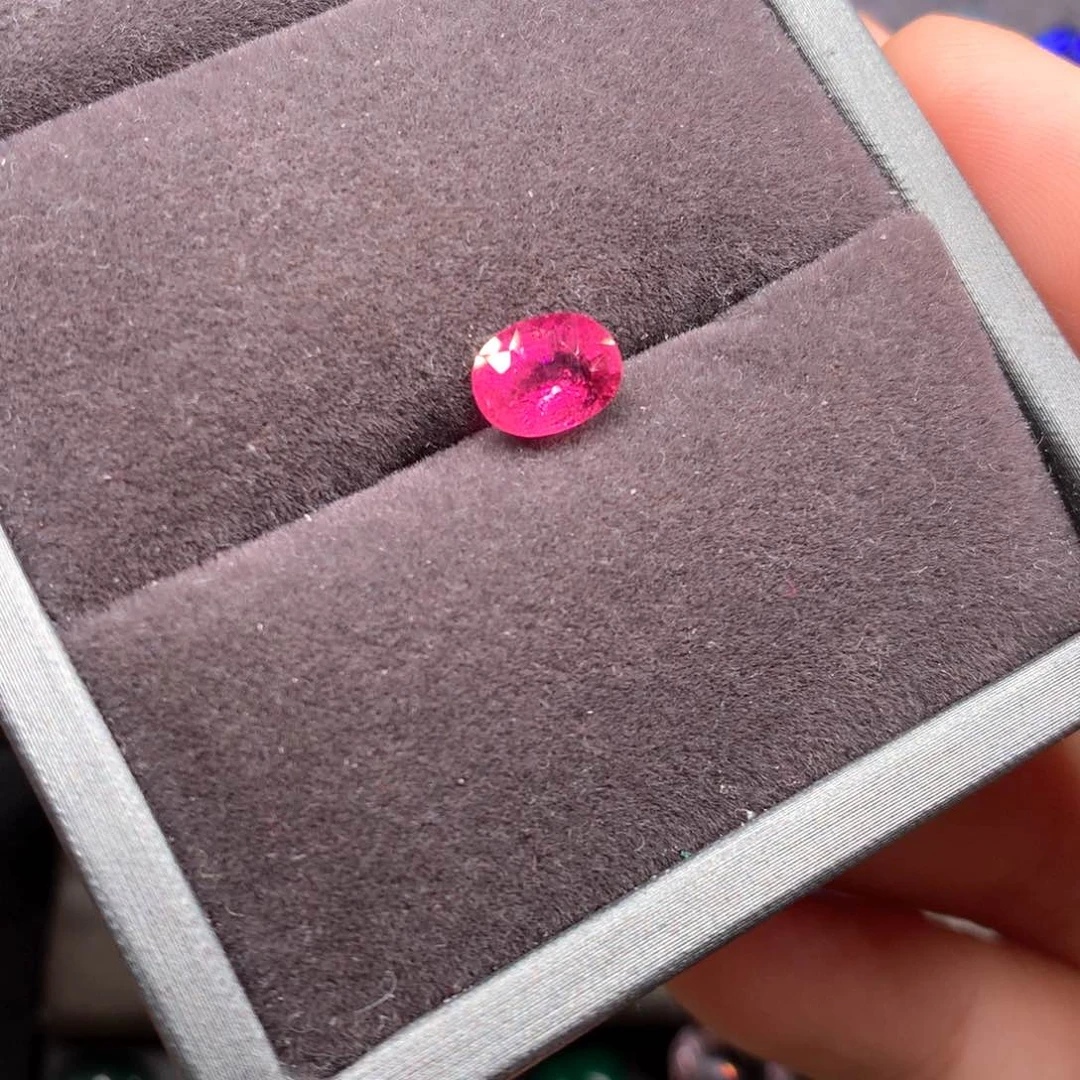 碧玺1.45克拉未镶嵌卢比莱碧玺