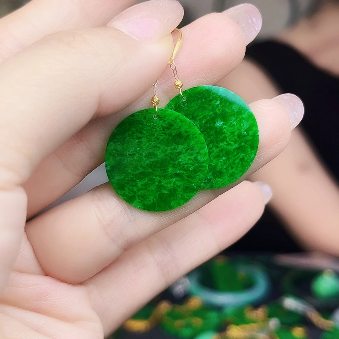 翡翠18K金镶嵌颈饰多样性