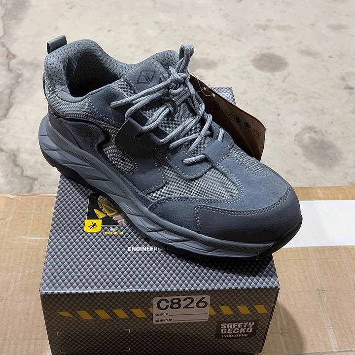 编码826号。 43码防砸防刺劳保鞋。