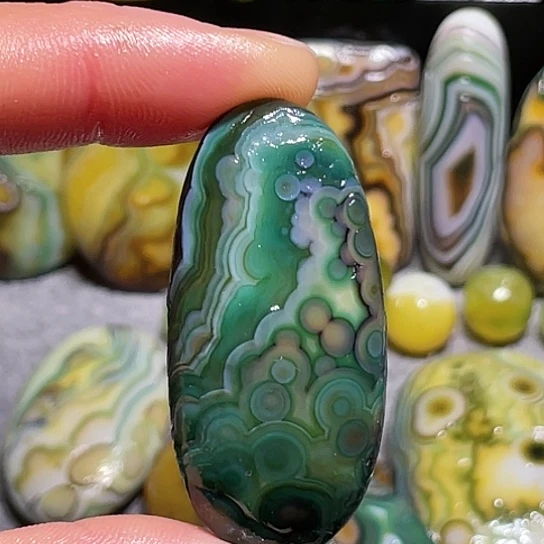 【闪购商品】玛瑙珠宝奇石未镶嵌虫*