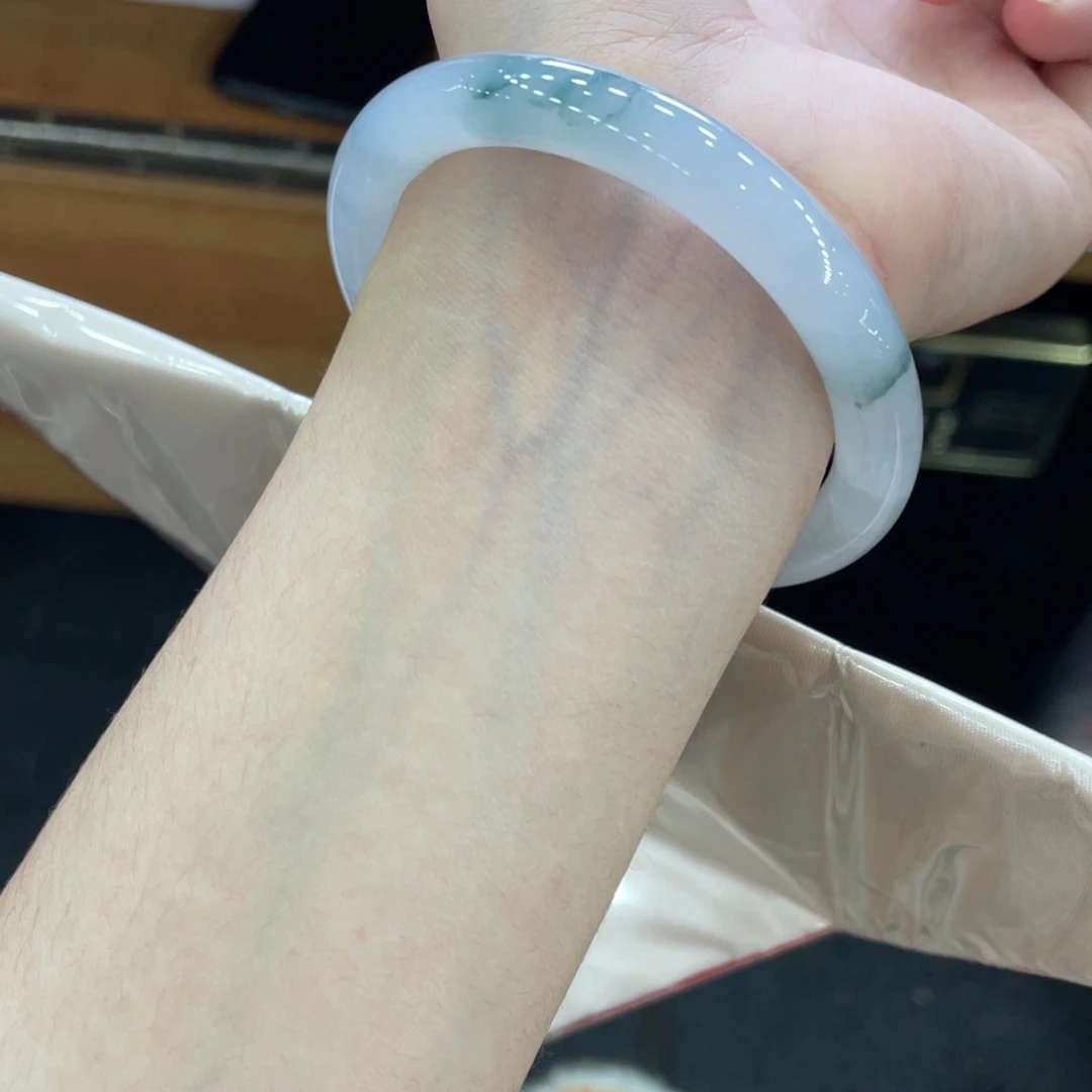 未镶嵌手镯翡翠卡53.3圆条，冰胶一体飘蓝花