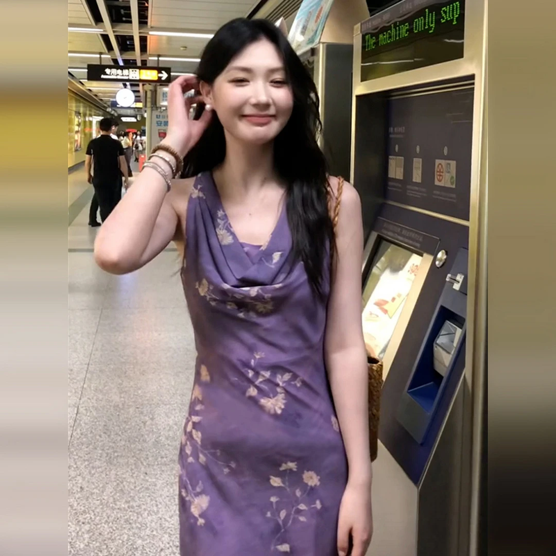 夏季2025新款法式紫色挂脖荡领碎花连衣裙女海边度假修身显瘦长裙