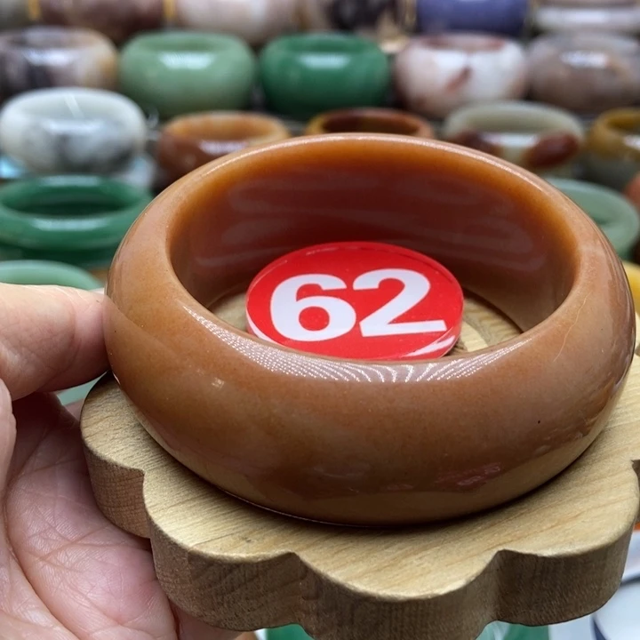 未镶嵌手镯石英质玉