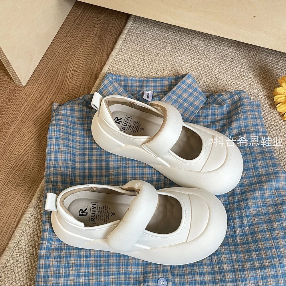 奶白镂空魔术贴小白鞋女丑萌春夏新款凉鞋chic面包鞋玛丽珍板鞋子