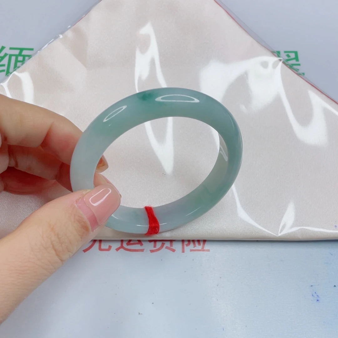 萍***翡翠未镶嵌手镯冰胶飘花