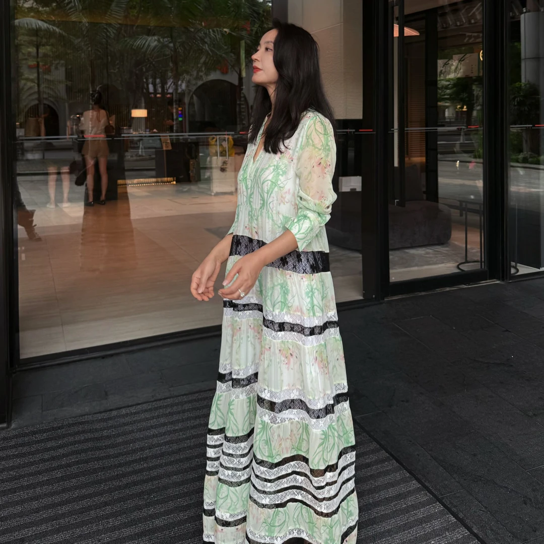 Roman 曼姐专属 波西米亚风蕾丝拼接真丝印花V领宽松连衣裙