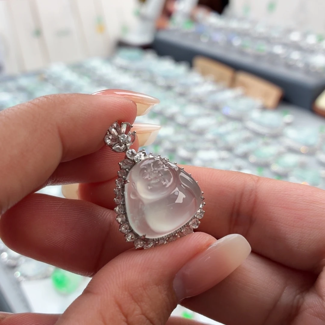 翡翠18K金镶嵌颈饰佛公