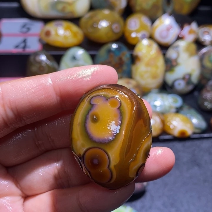 玛瑙/玉髓未镶嵌珠宝奇石160