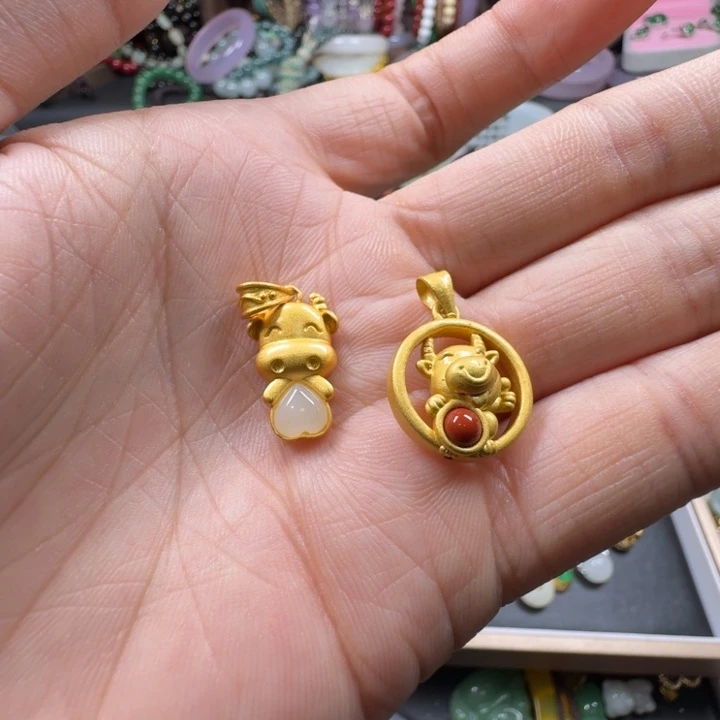 喵***猫吊坠(赠链)合金和田玉小牛吊坠微瑕
