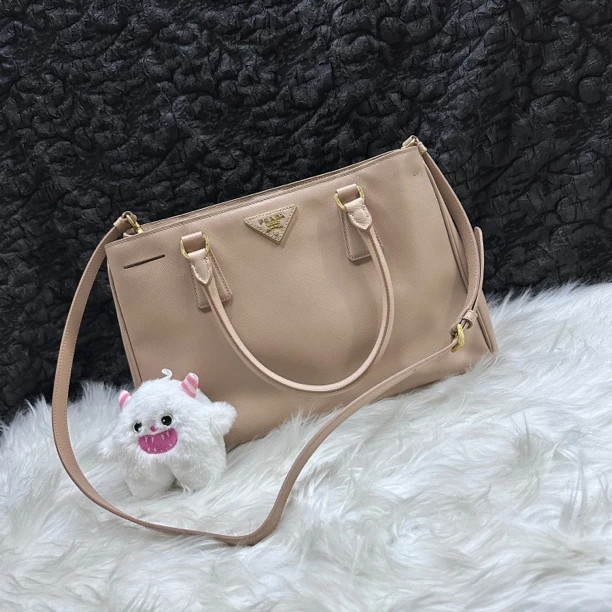 95新 Prada/普拉达 普拉达裸色中号杀手斜挎包