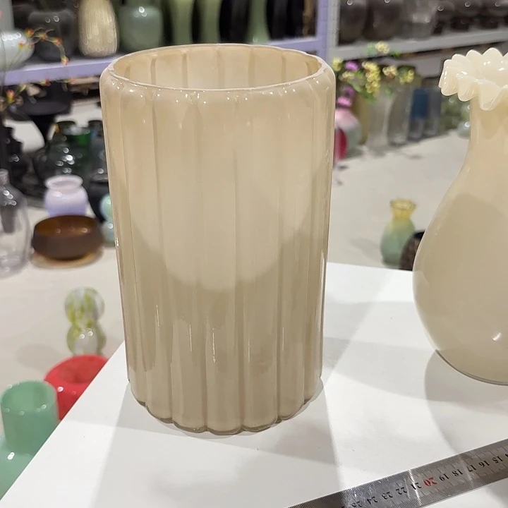 高度23厘米的琉璃花瓶