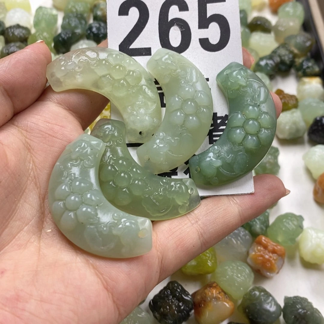 蛇纹石玉未镶嵌挂坠