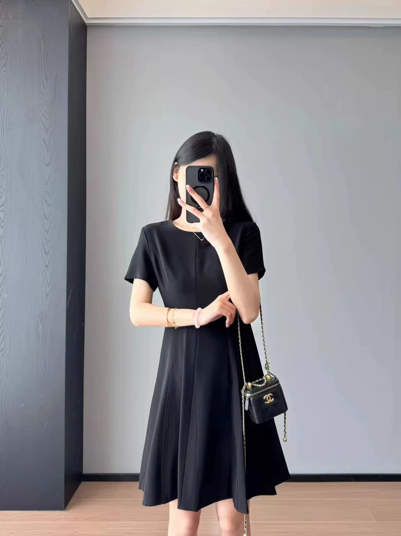 法式赫本风醋酸短袖连衣裙显瘦高腰小黑裙
