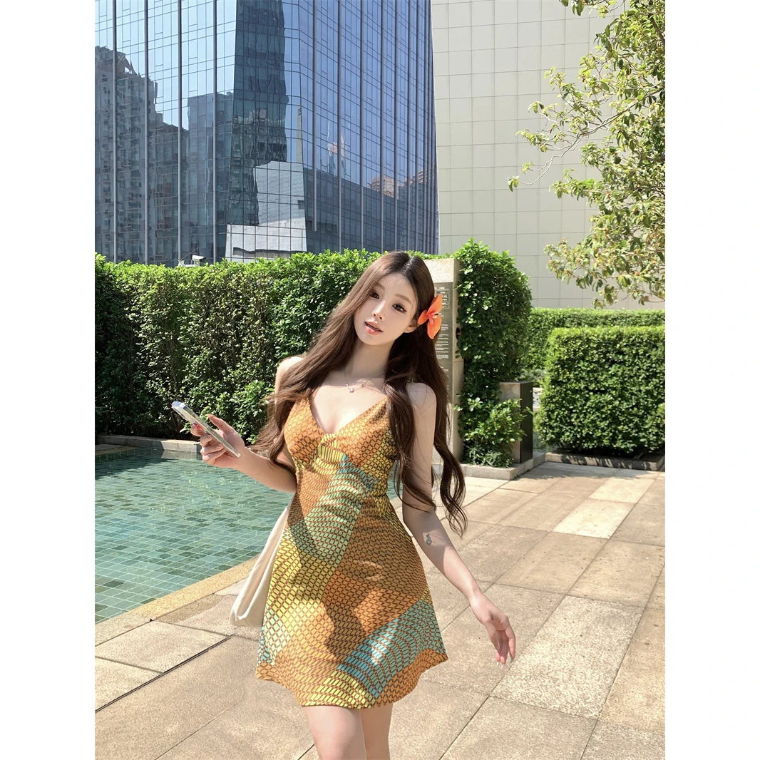 小个子撞色印花显瘦吊带连衣裙女短裙泰国旅游穿搭海边度假沙滩裙