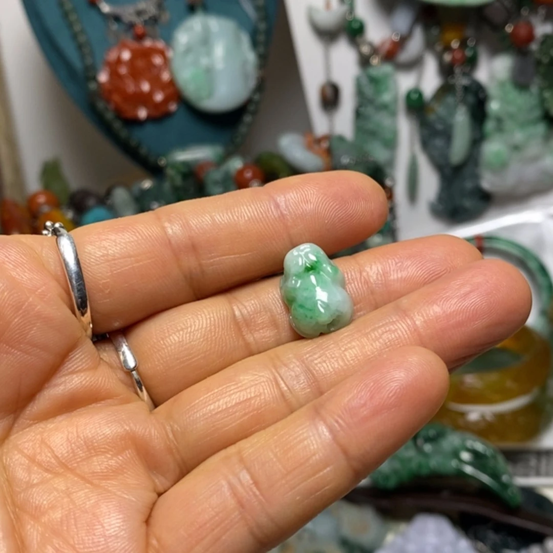 【闪购商品】翡翠吊坠(赠链)未镶嵌w*