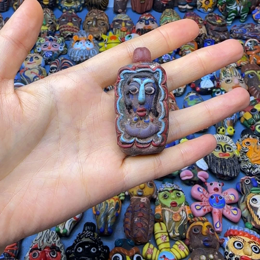 琉璃非金属玻璃颈饰美女牌