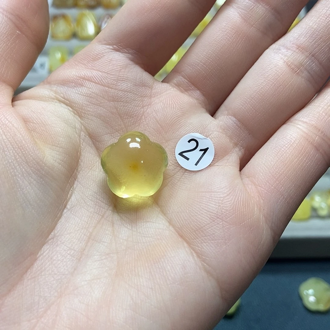 琥珀裸石未镶嵌花**兮，