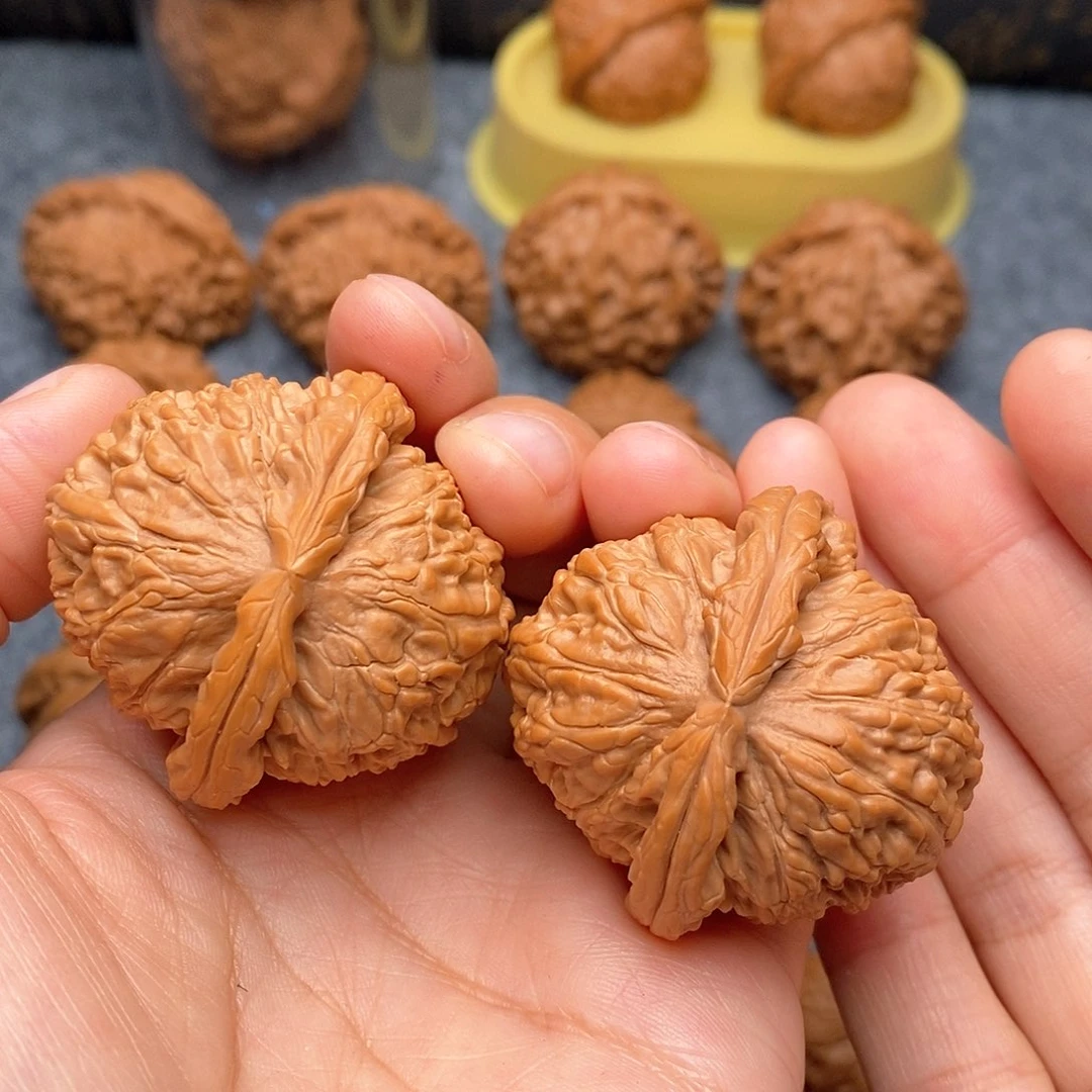 文玩核桃把件球白狮子41尺精品