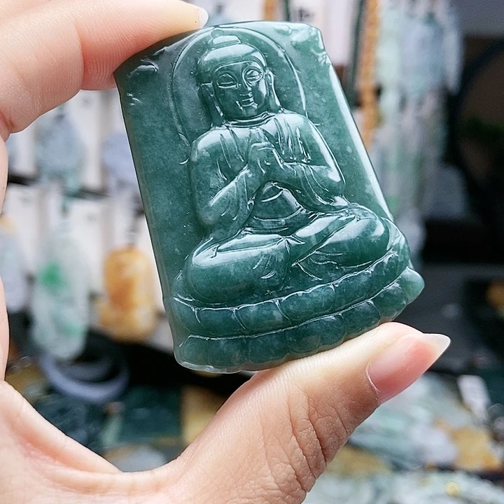 颈饰足铂镶嵌翡翠翡翠