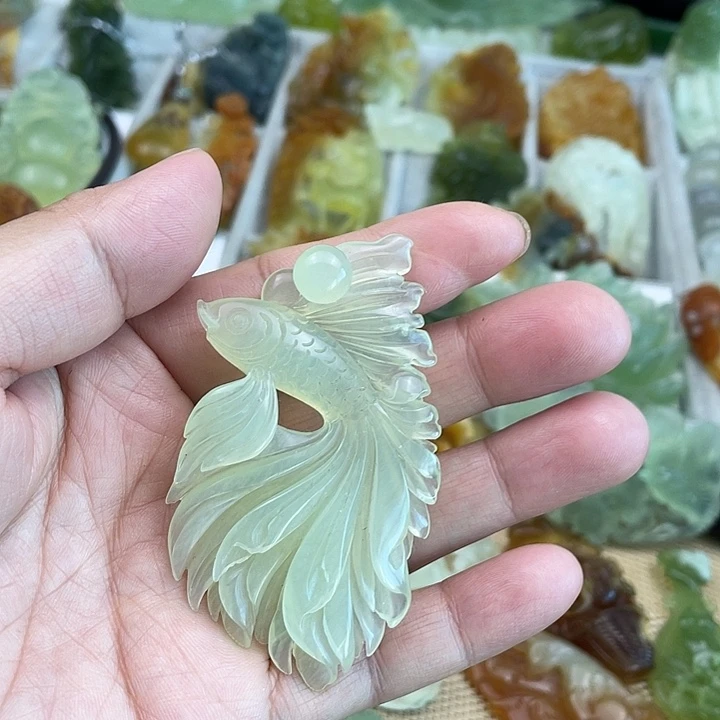 蛇纹石玉未镶嵌颈饰
