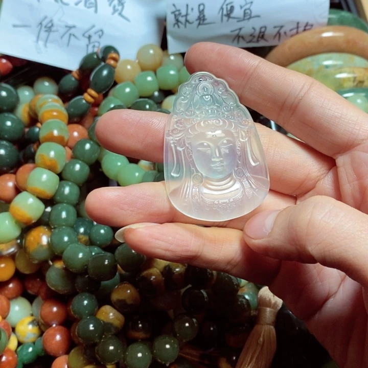 蛇纹石玉颈饰合金