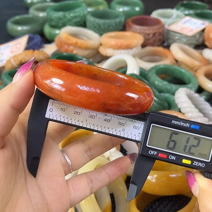 未镶嵌手镯石英质玉