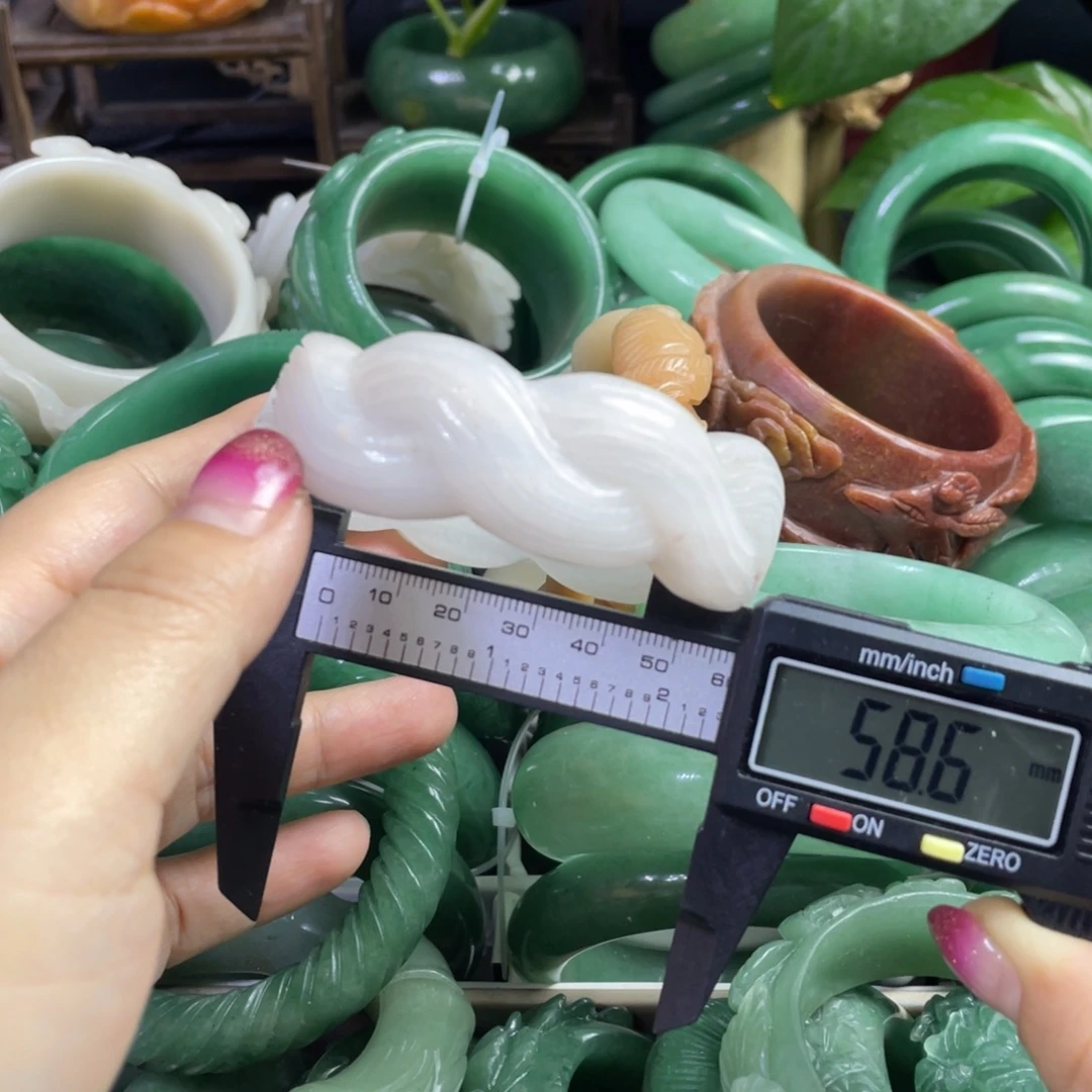 石英质玉未镶嵌手镯