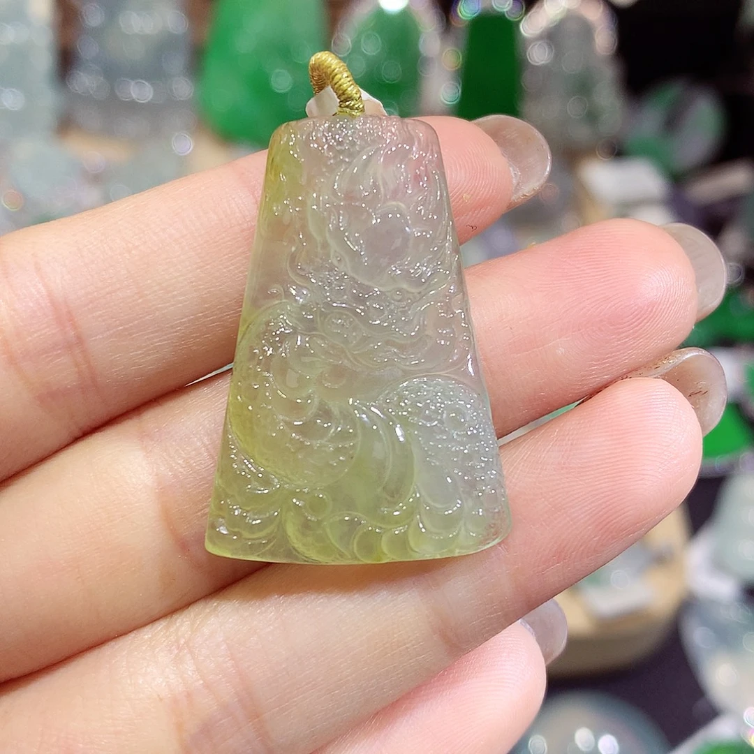 翡翠未镶嵌颈饰牌子