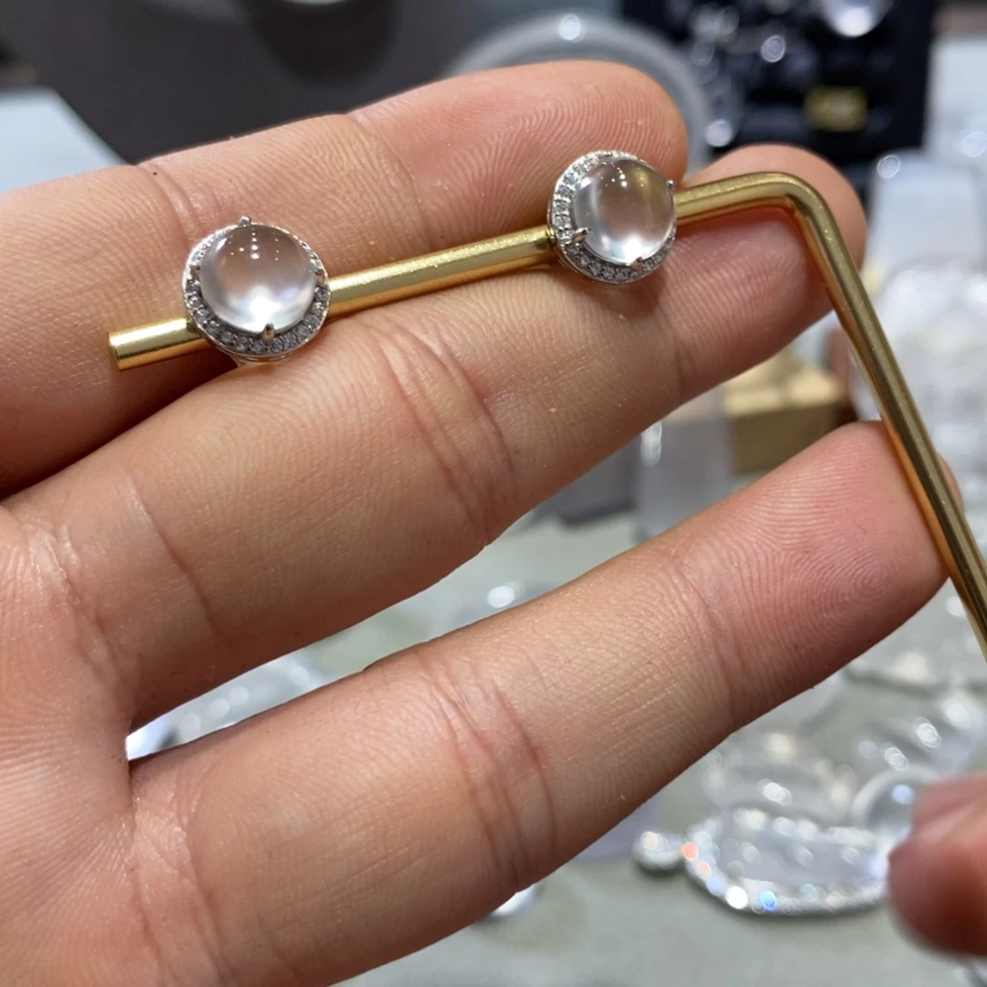 如***宝石英质玉银S925镶嵌颈饰
