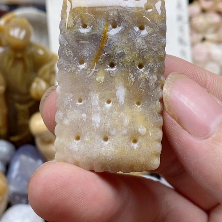 颈饰未镶嵌硅化珊瑚（珊瑚玉）婕