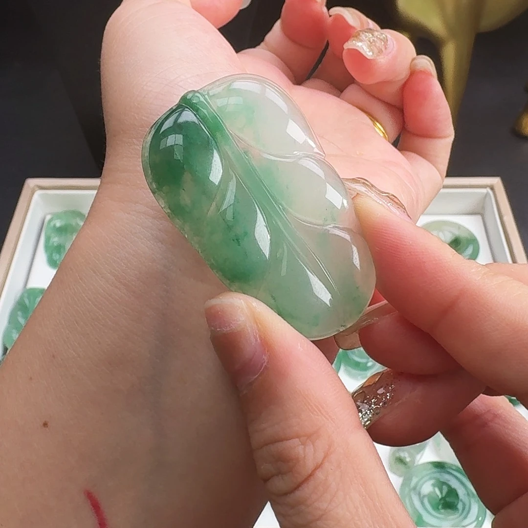 石英质玉未镶嵌颈饰