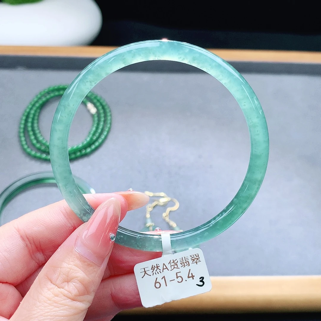 未镶嵌手镯（圆镯）翡翠