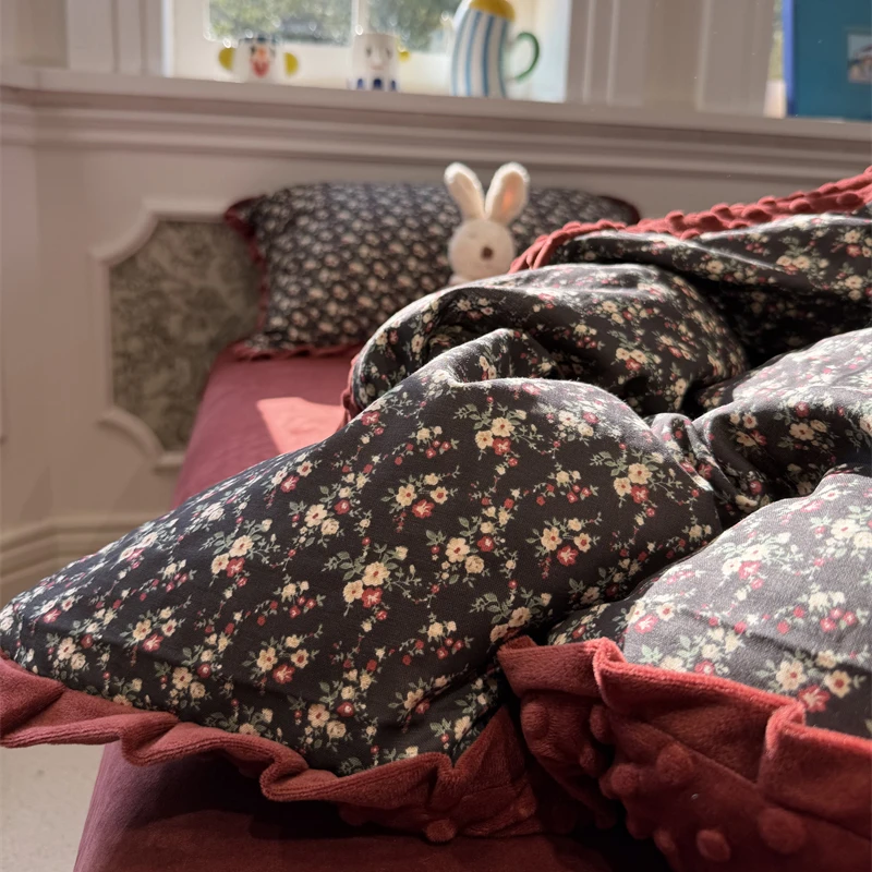 易安阁皱皱花边双层纱加豆豆绒棉加绒碎花黑红四件套1.5m1.8米冬