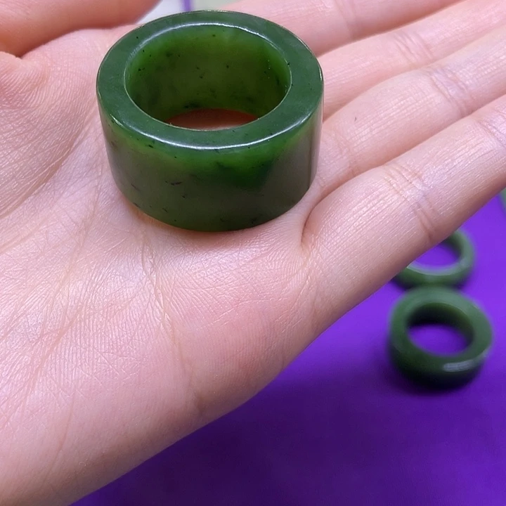 未镶嵌戒指和田玉（碧玉）