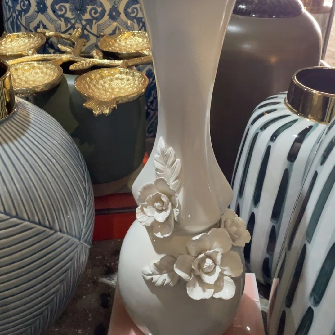 是****?陶瓷花瓶，家居摆件。