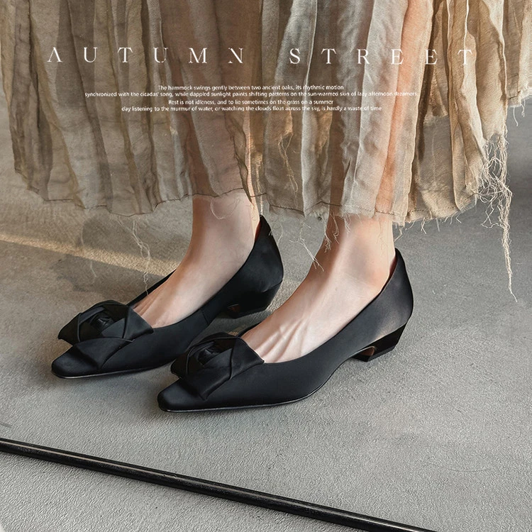 巨软~3cm低粗跟单鞋女春秋新中式丝绸手工花朵中跟瓢鞋法式优雅夏