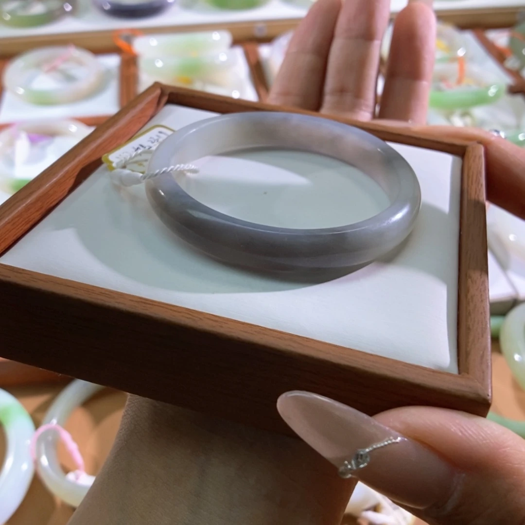 【闪购商品】未镶嵌手镯和田玉