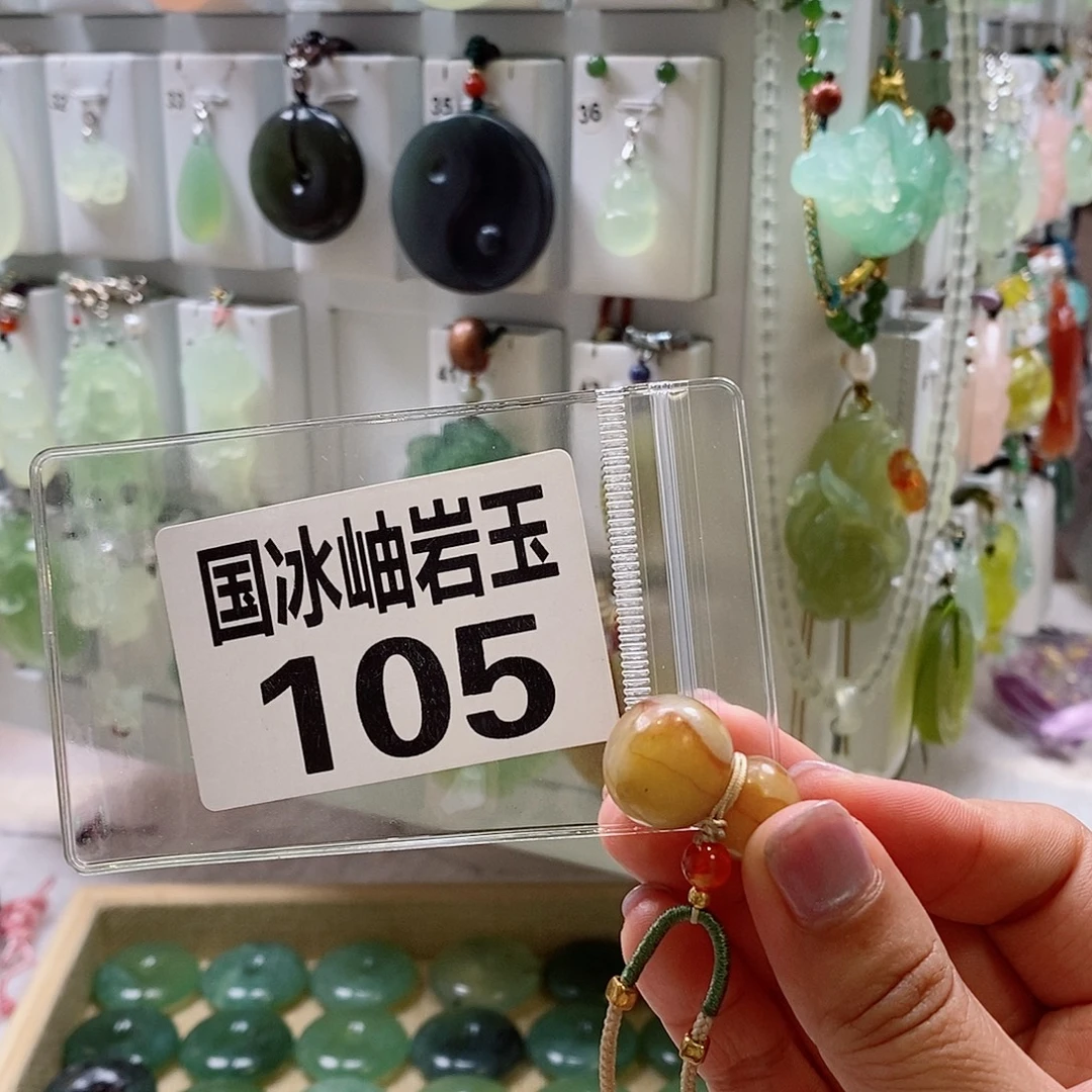 未***央蛇纹石玉未镶嵌颈饰