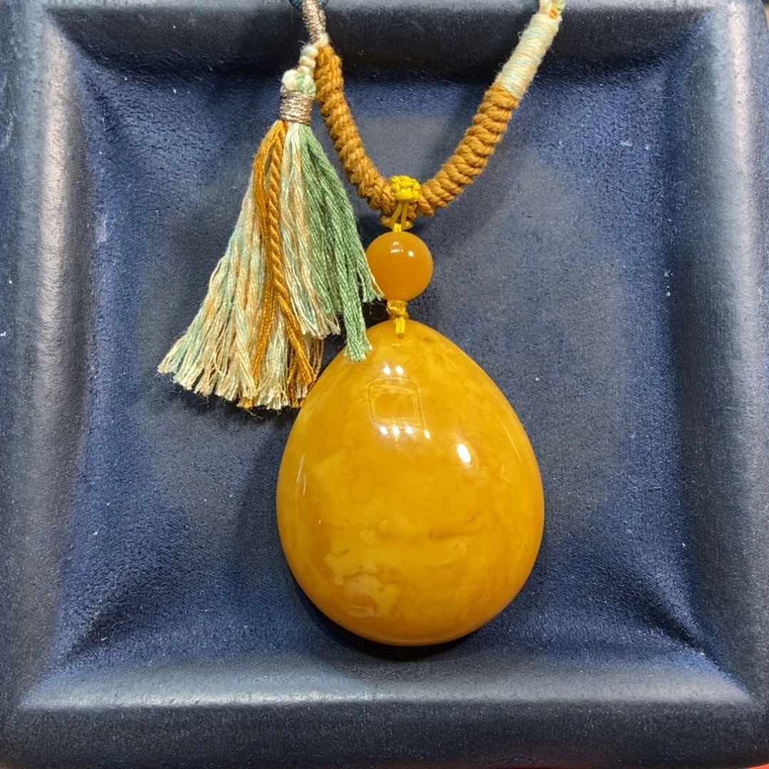 琥珀未镶嵌颈饰蜜蜡